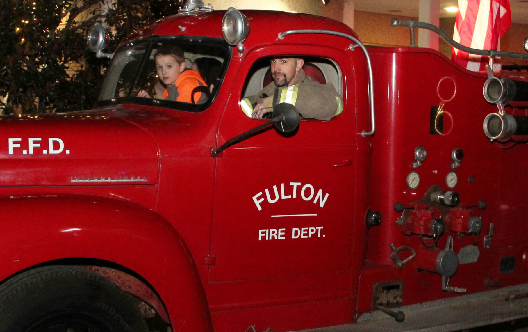 ict-2019-12-04-fulton-parade12.jpg